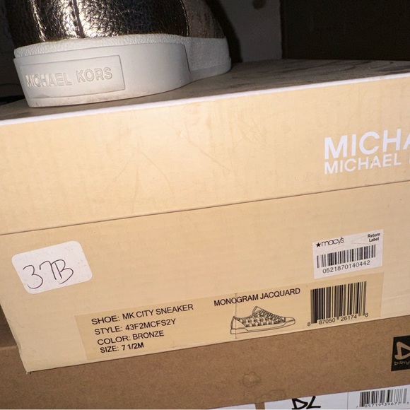 Micheal Kors gold sneakers gently used woman’s 7.5 - Picture 2 of 6